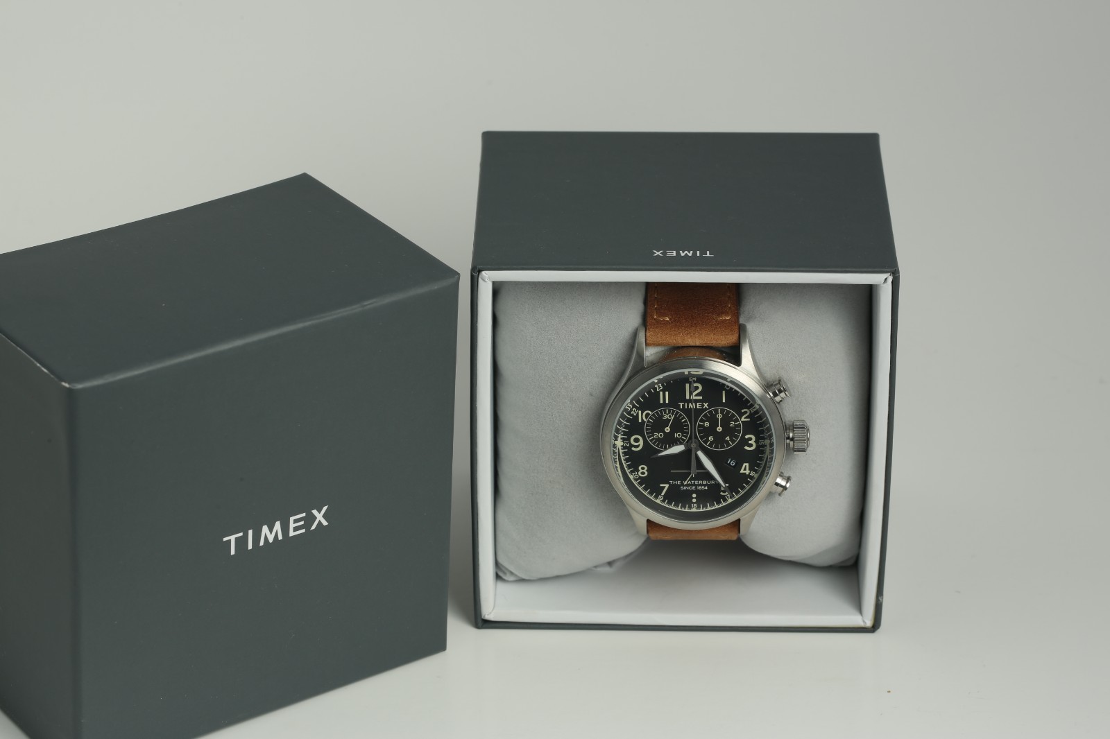 Gents Timex Waterbury Chronograph Watch Black Dial Brown Leather Strap with Box