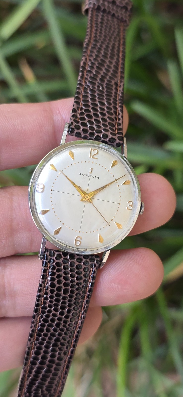 Vintage 1960’s Juvenia Cal. 612 Crosshair Dial Men’s 33mm Manual Wind Watch