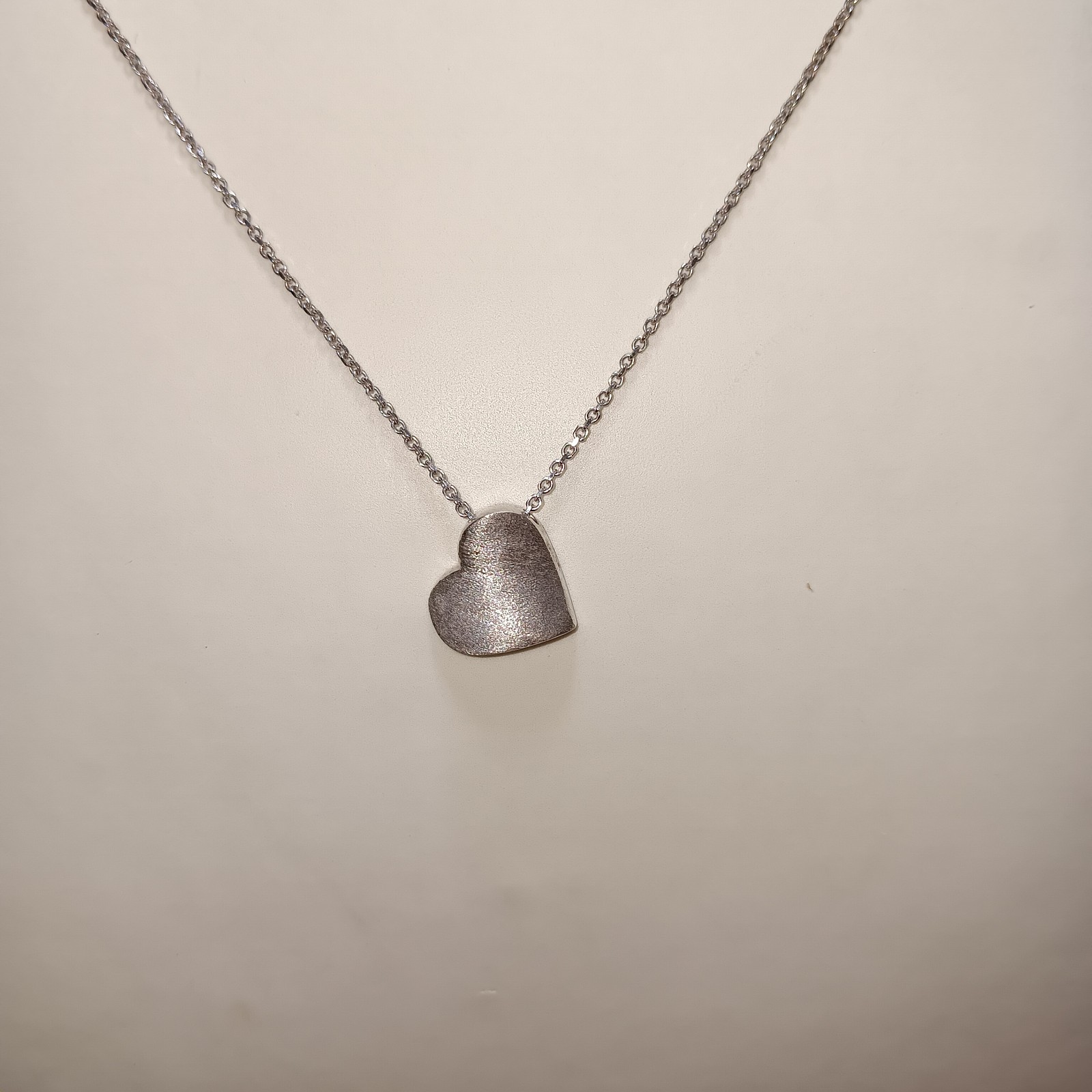 Silver Tone Metal 16″ Chain Necklace Lobster Claw Closure Brushed Heart Pendant