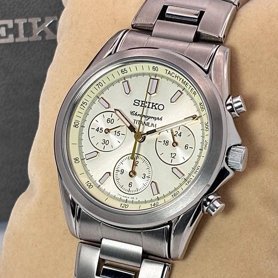 functioning Seiko chronograph 7T11 0AH0 titanium wristwatch