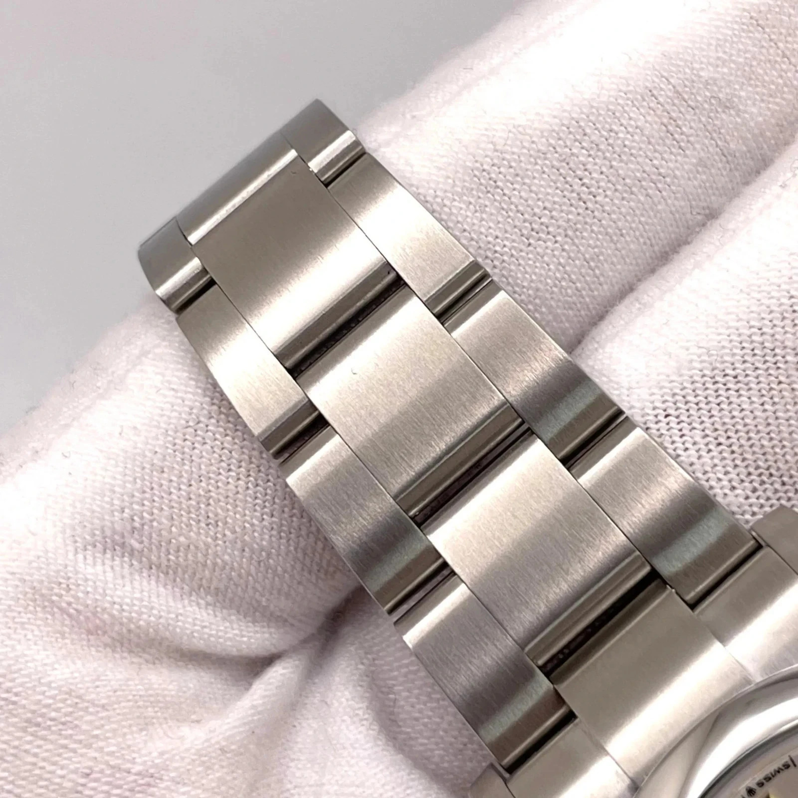 2025 NEW Rolex Oyster Perpetual 34mm – Beige Dial – Stainless Steel – Ref 124200
