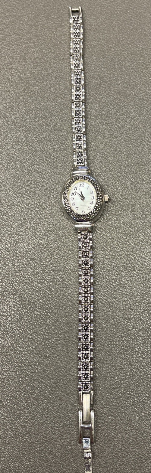 LADIES QUARTZ 3186 V377 WATCH MARCASITES & MOTHER PEARL FACE