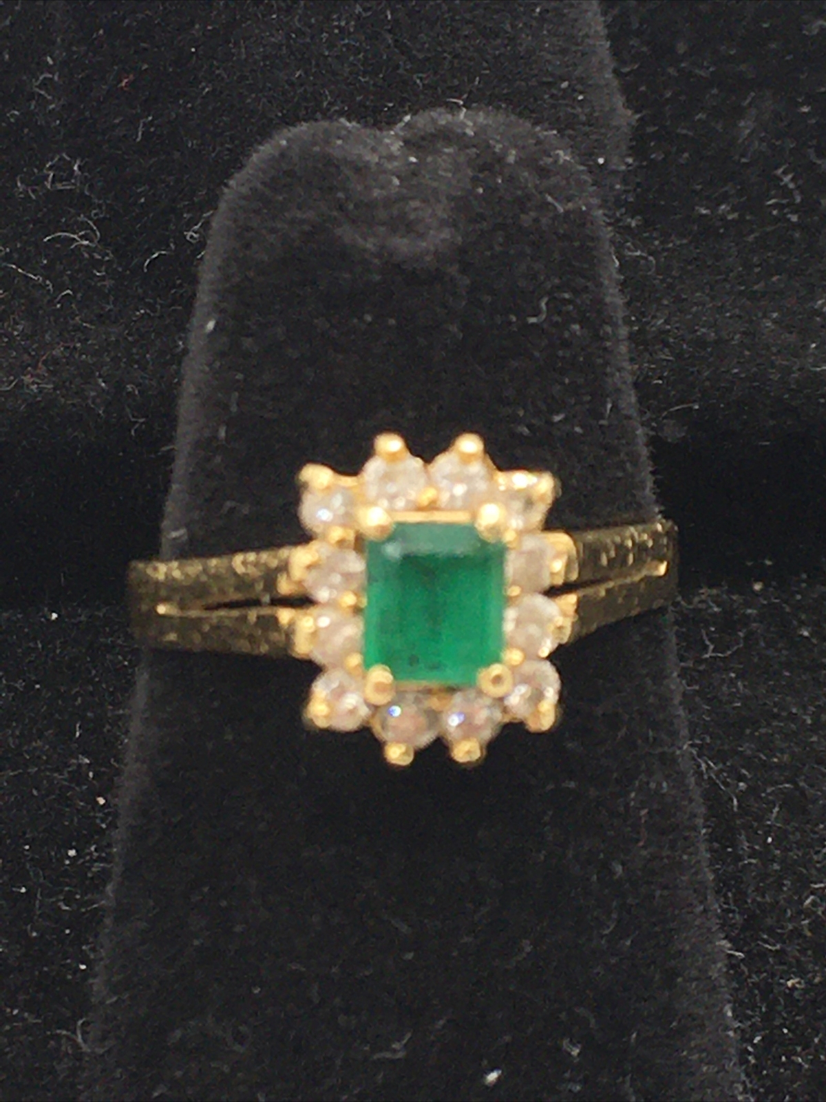 VINTAGE 14K Yellow Gold 0.37CTW Emerald & 0.25CTW Diamonds Ladies Ring 3.4gr.