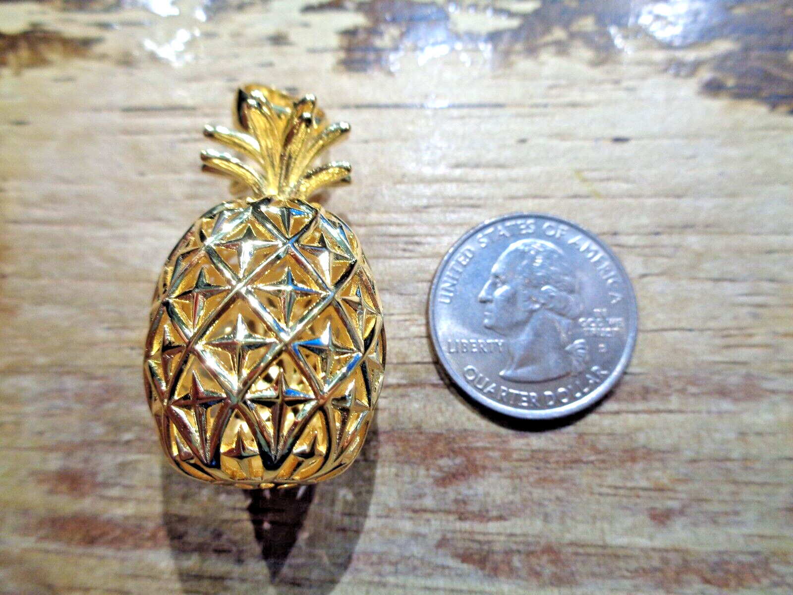 22.5MM HEAVY YG-PLATED 925 SILVER EXTRA-EXTRA LARGE HAWAIIAN PINEAPPLE PENDANT