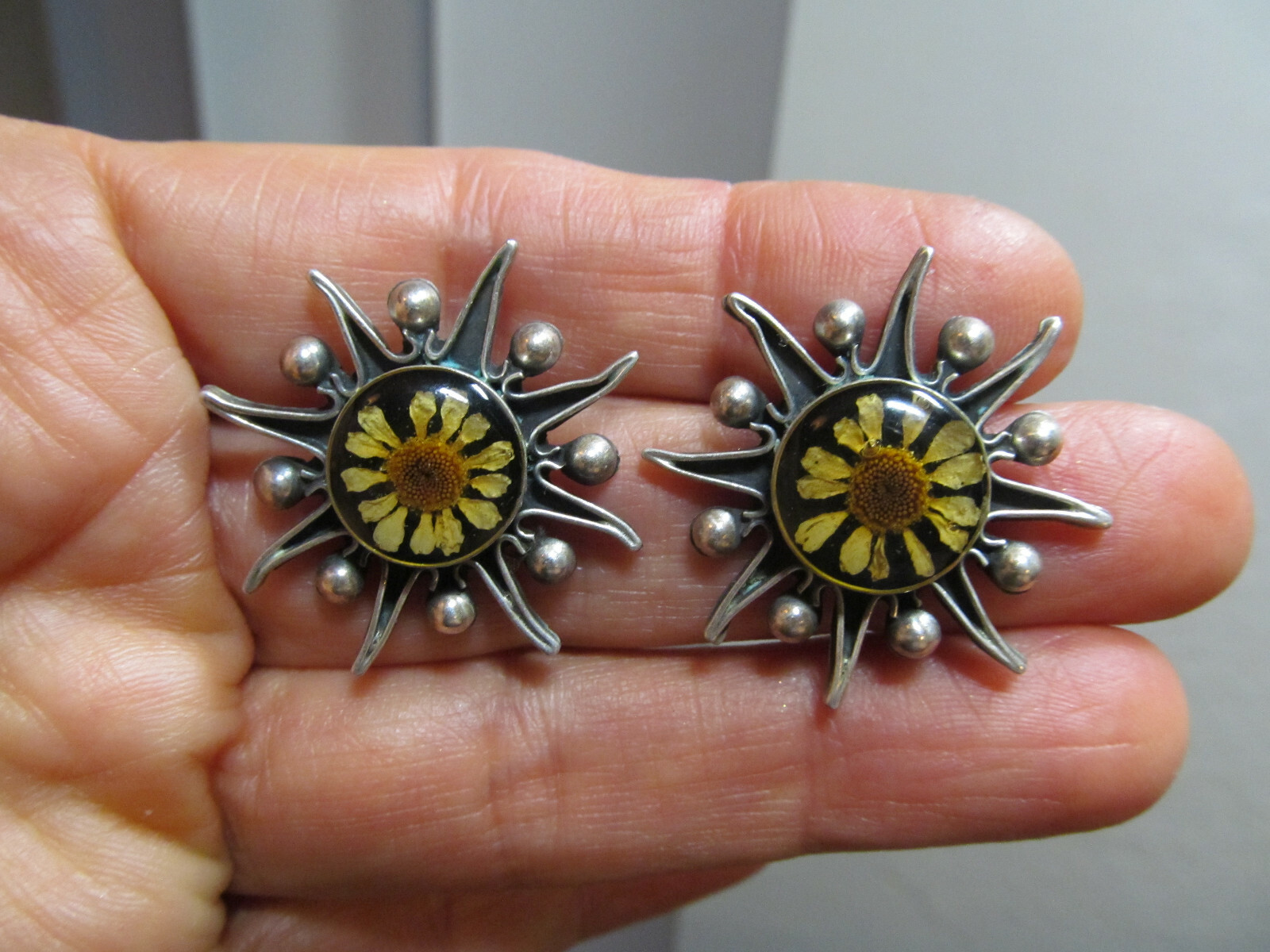 925 Sterling Silver Genuine Dried Flowers in Resin SUN Stud Earrings 10.7g Mex