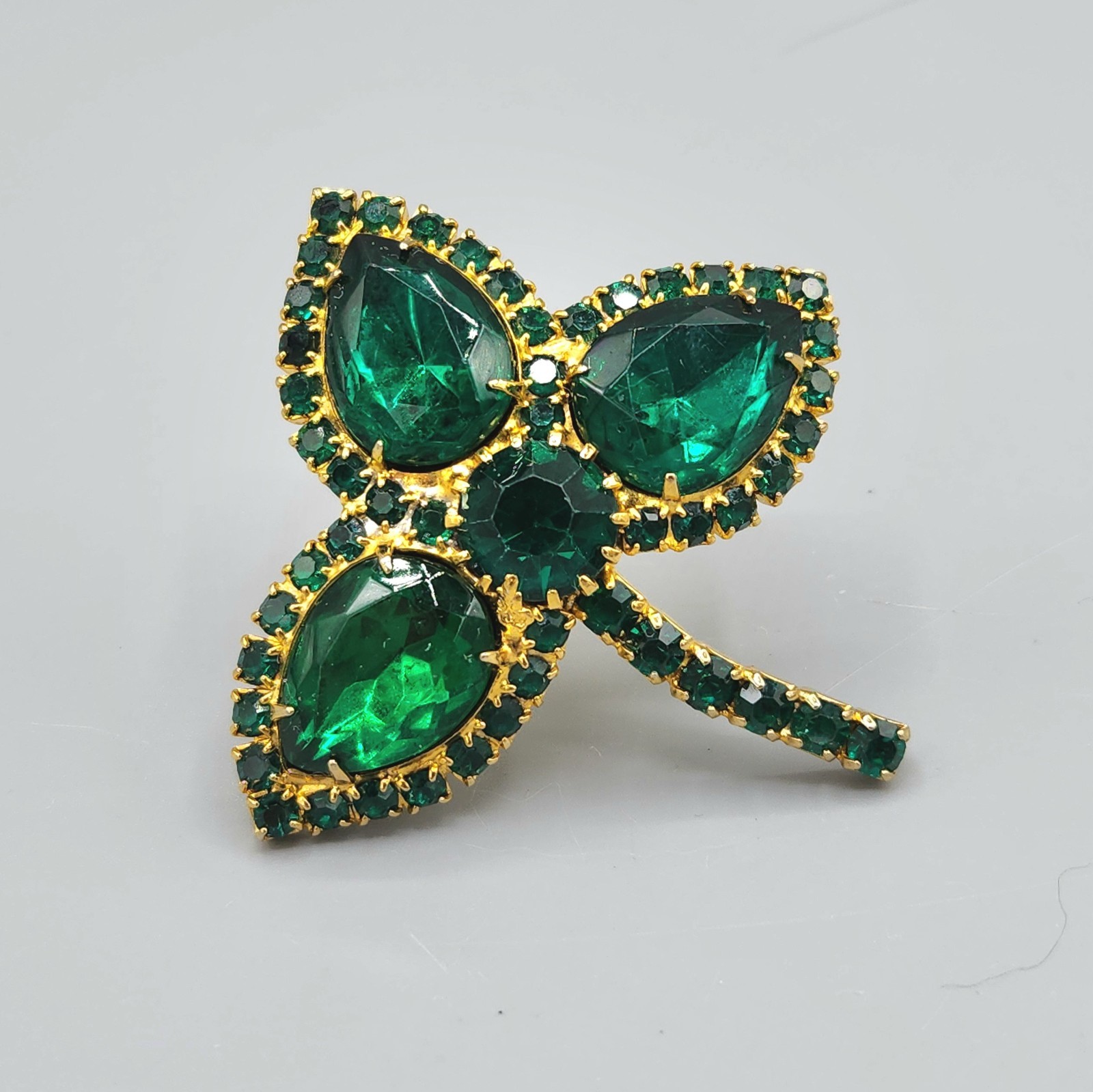 Vintage Green Teardrop Halo Rhinestone Gold Tone Three Leaf Brooch