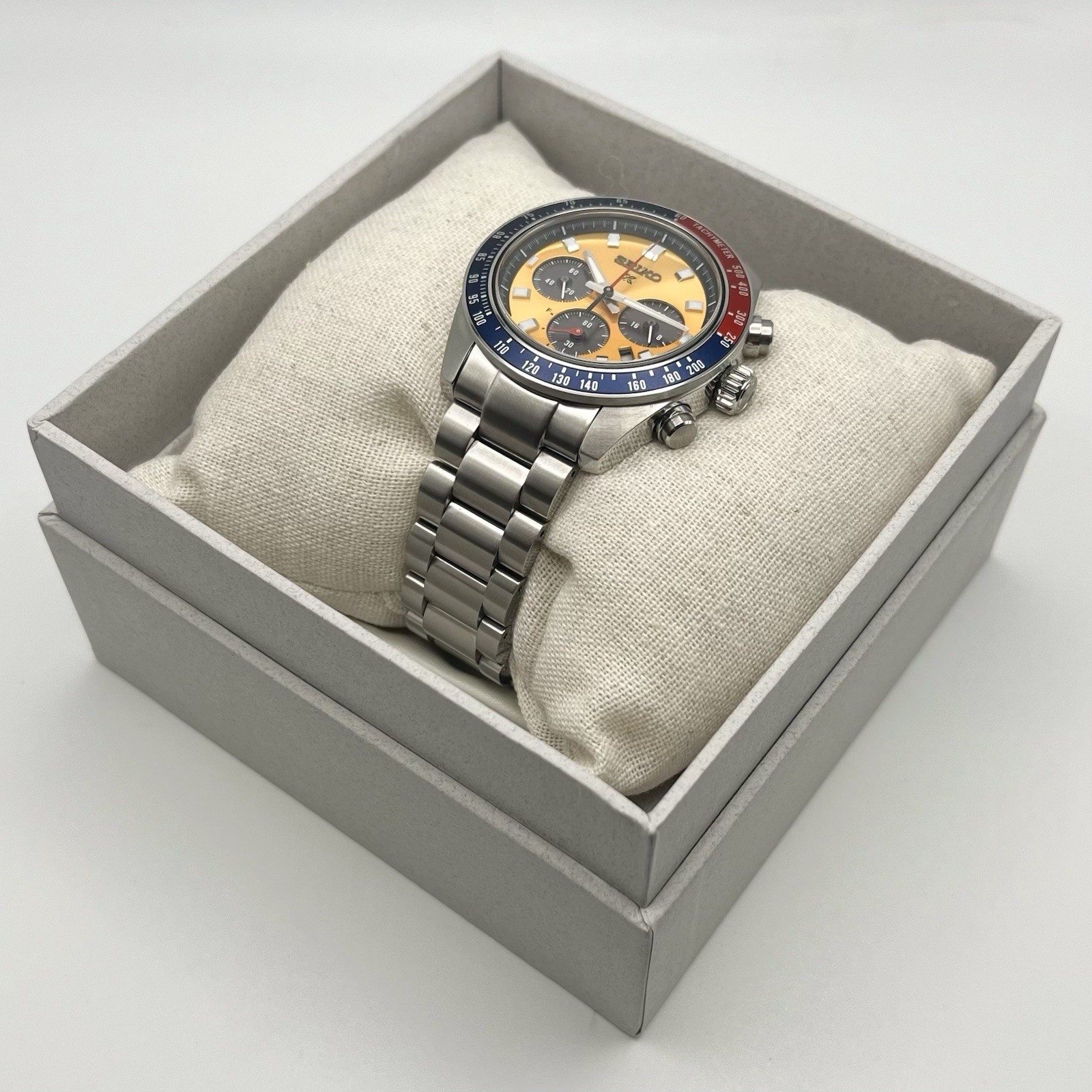 Seiko X Prospex Speedtimer SSC947 Pogue Yellow Chronograph Red Blue Date 42mm