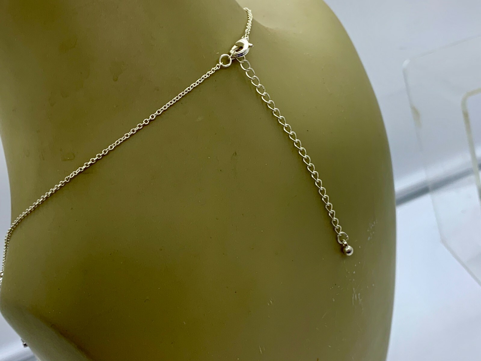 VINTAGE STYLE SILVER PLATED DIAMANTE HEART NECKLACE