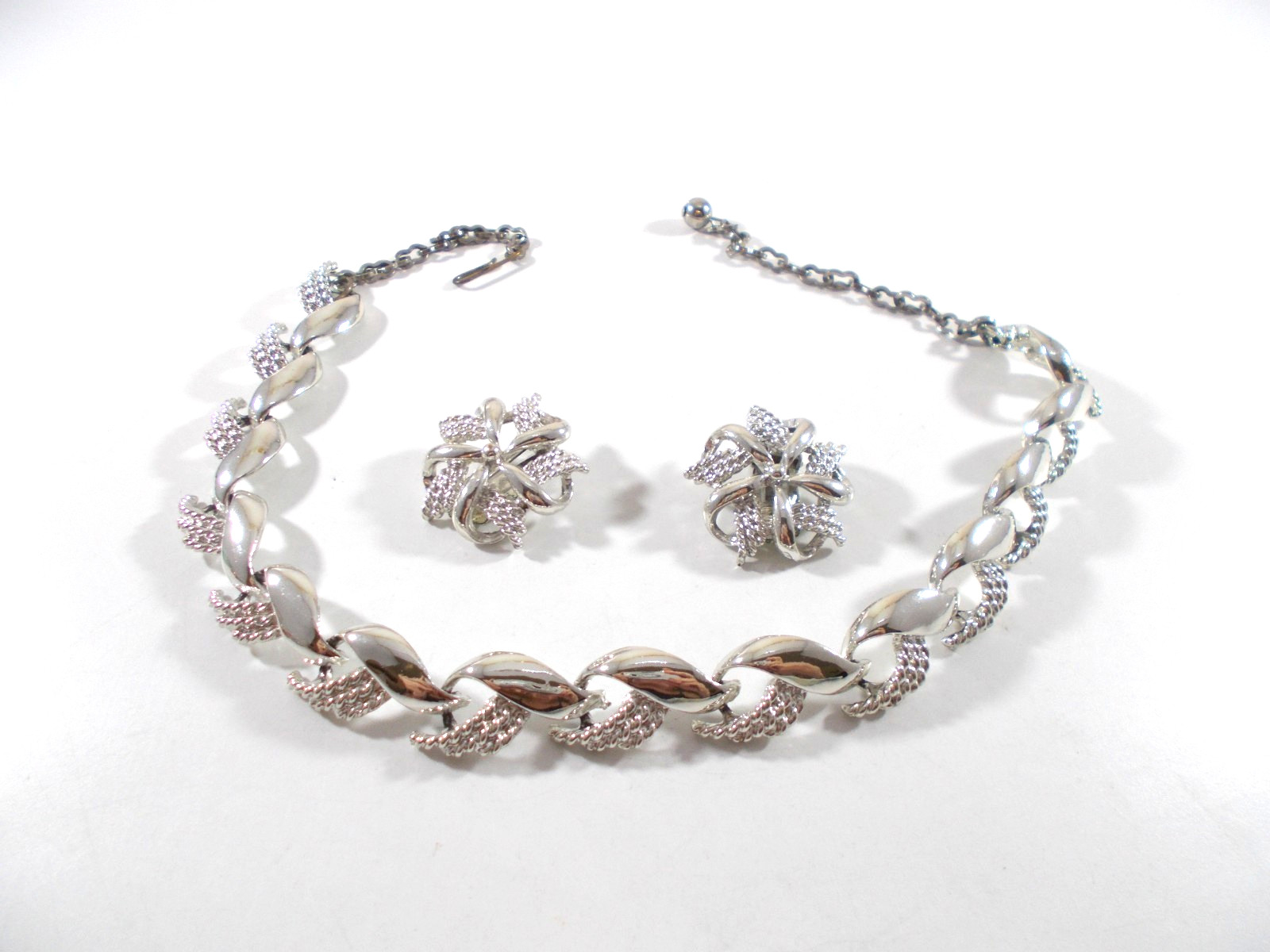 VTG Silver Tone Pebbled Crescent Link Choker Necklace & Clip On Earrings Set