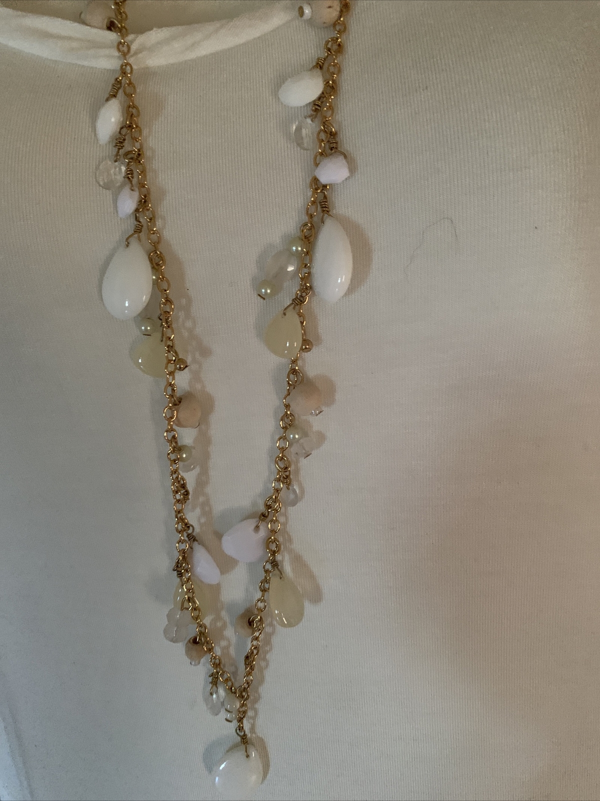 NWOT brooks brothers Light-Scattering Luminosity White Necklace Cs200
