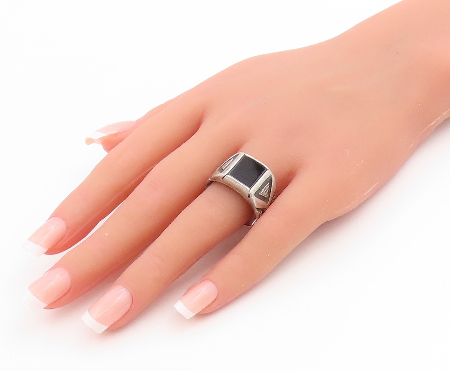 925 Sterling Silver Vintage Ring Onyx Etched Geometric Band Sz 11.5 RG34001