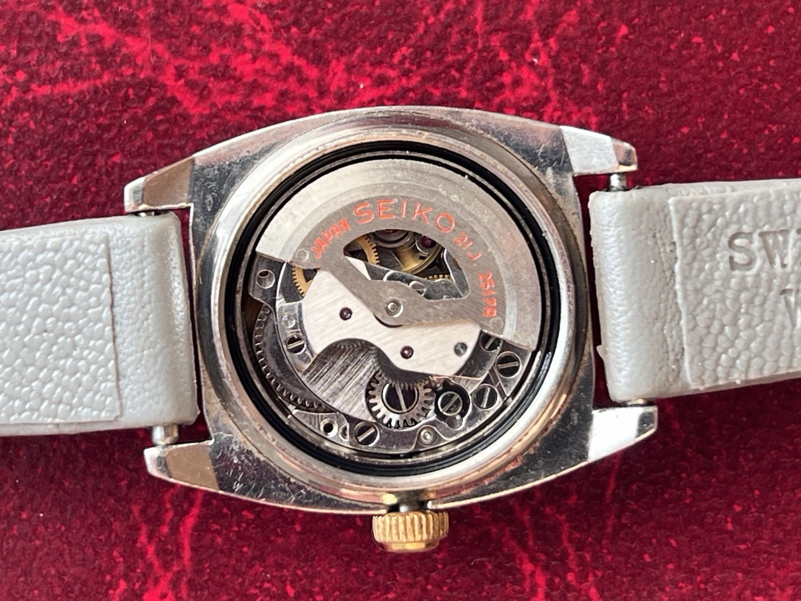 Seiko 5 Automatic 21J Champagne Dial 2517-0310 Ladies Watch