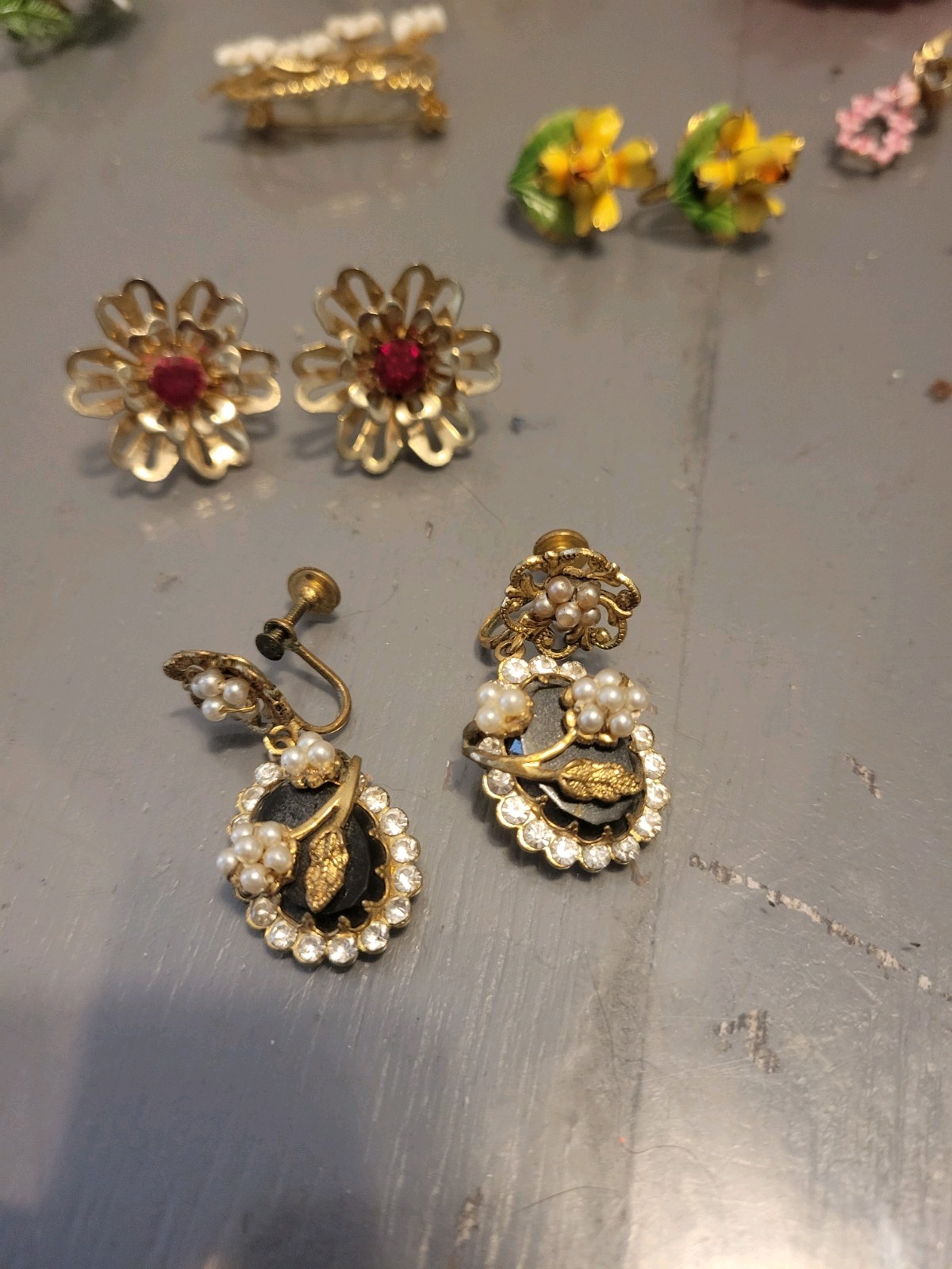 Vintage FLOWER POWER 11 ENAMEL/ METAL BROOCHES PINS And 7 Clip On Earring Pairs