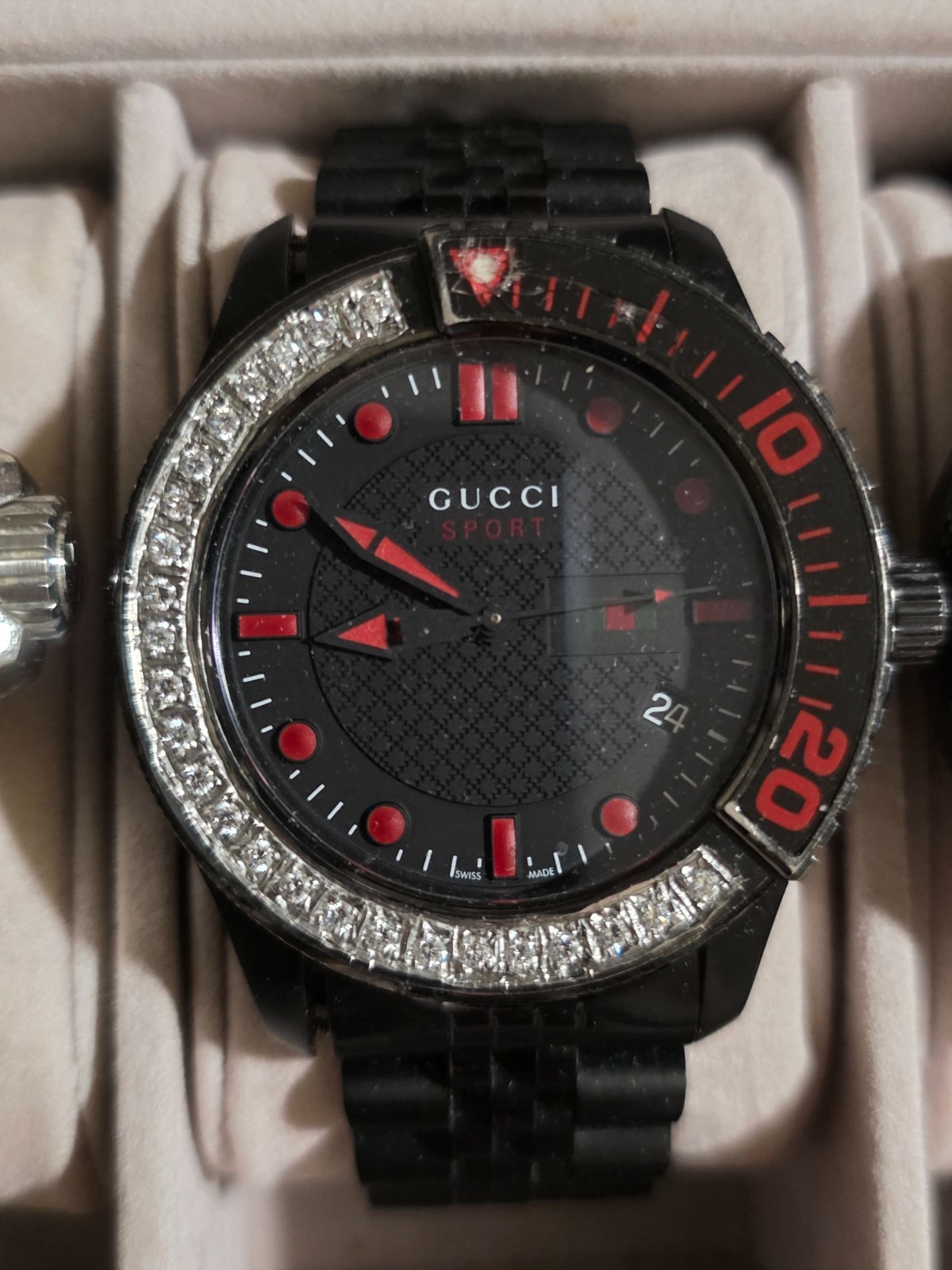 GUCCI MENS TIMELESS SPORT 126.2 QUARTZ LAB GROWN DIAMOND WATCH