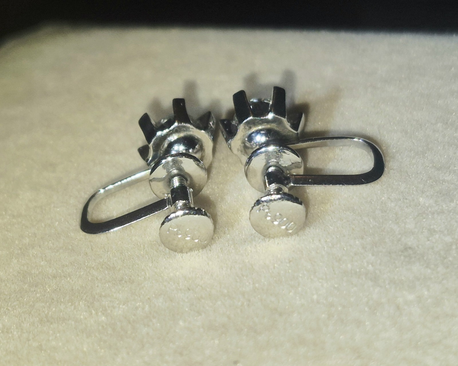 SUPER SPARKLY PLATINUM .68ct NATURAL EARTH MINED COLORLESS DIAMOND STUD EARRINGS