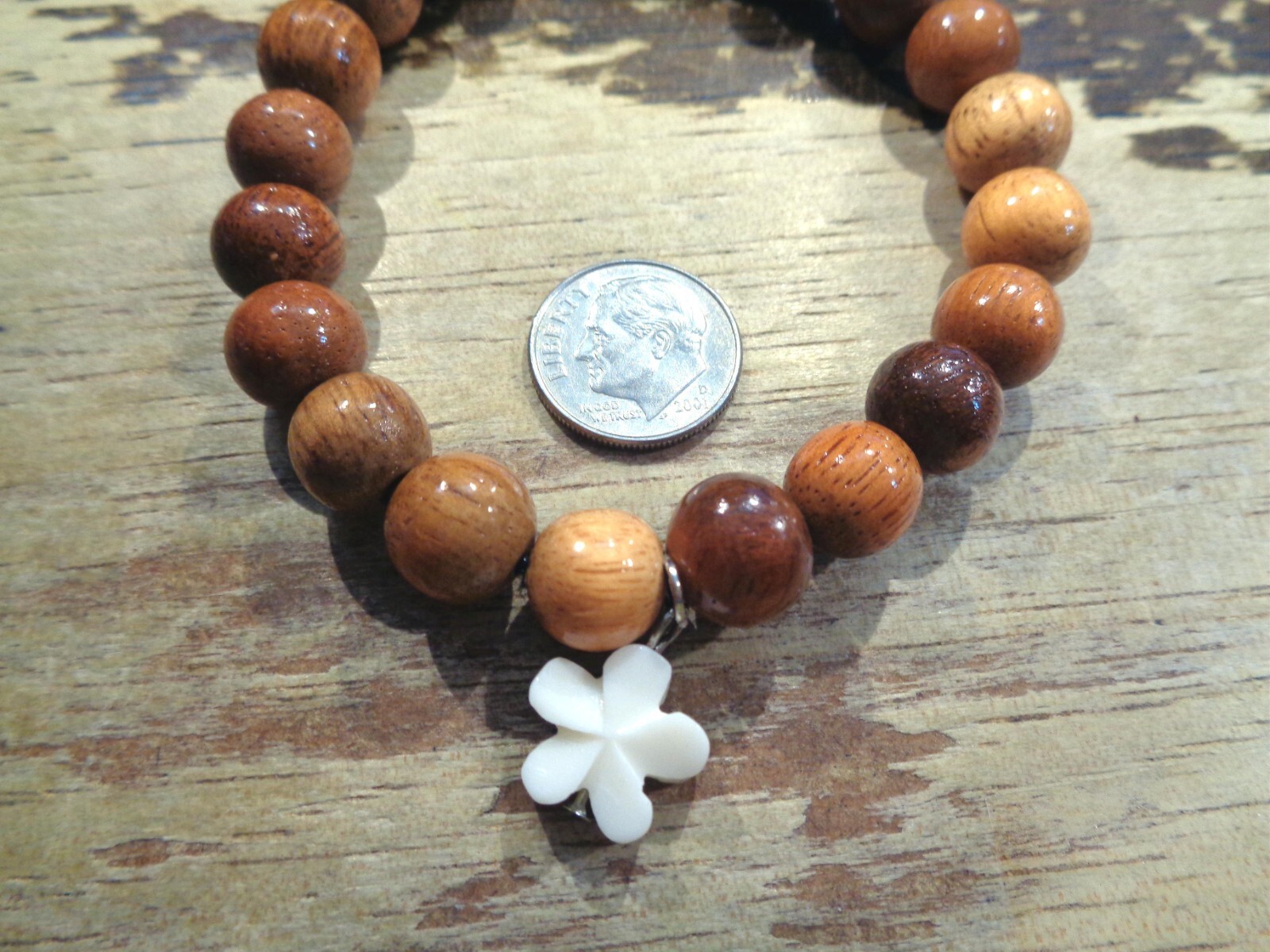 10MM HAWAIIAN KOA WOOD ROUND BALL BEAD & CARABAO BONE PLUMERIA STRETCH BRACELET