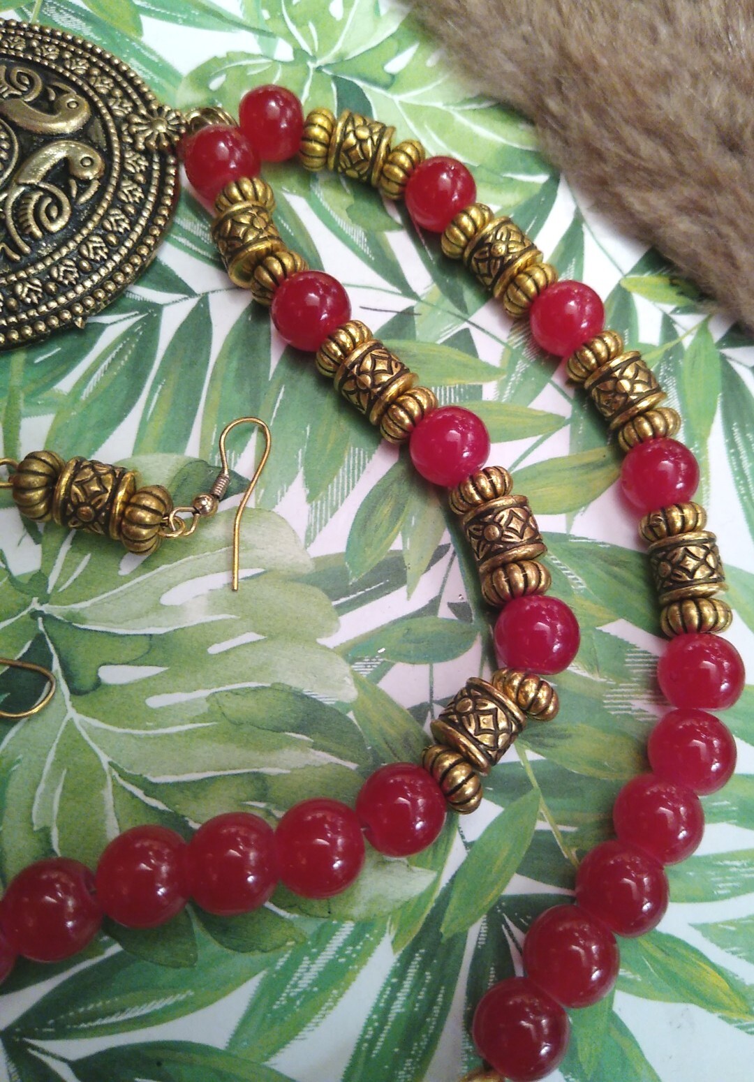 Red Agate Gemstone GANESH Necklace AND Earrings (Bird Motif) Beaded, Gold Tone!