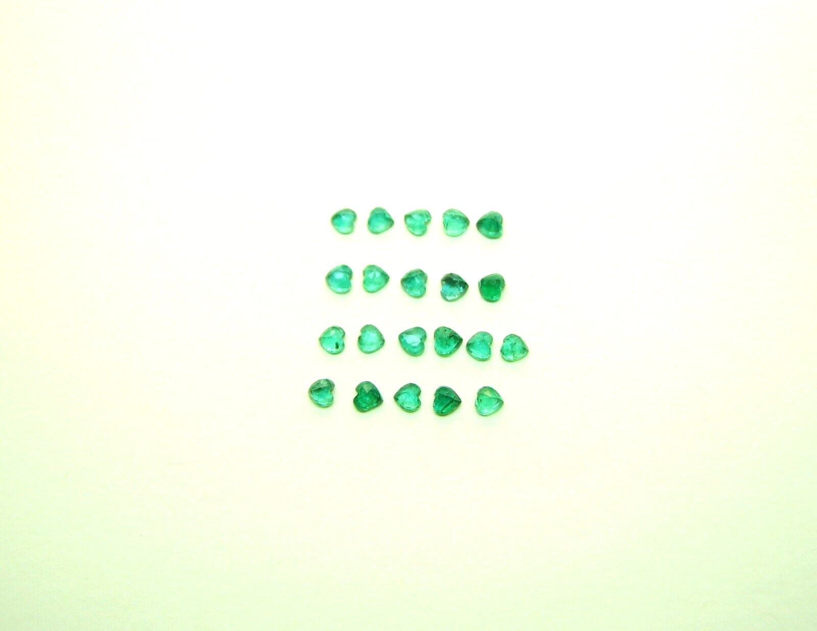 Natural Loose Gem Heart Emerald 3.2-3.7×3.5×3.7MM 3.6 Cts Tol, 21 Pcs Lot