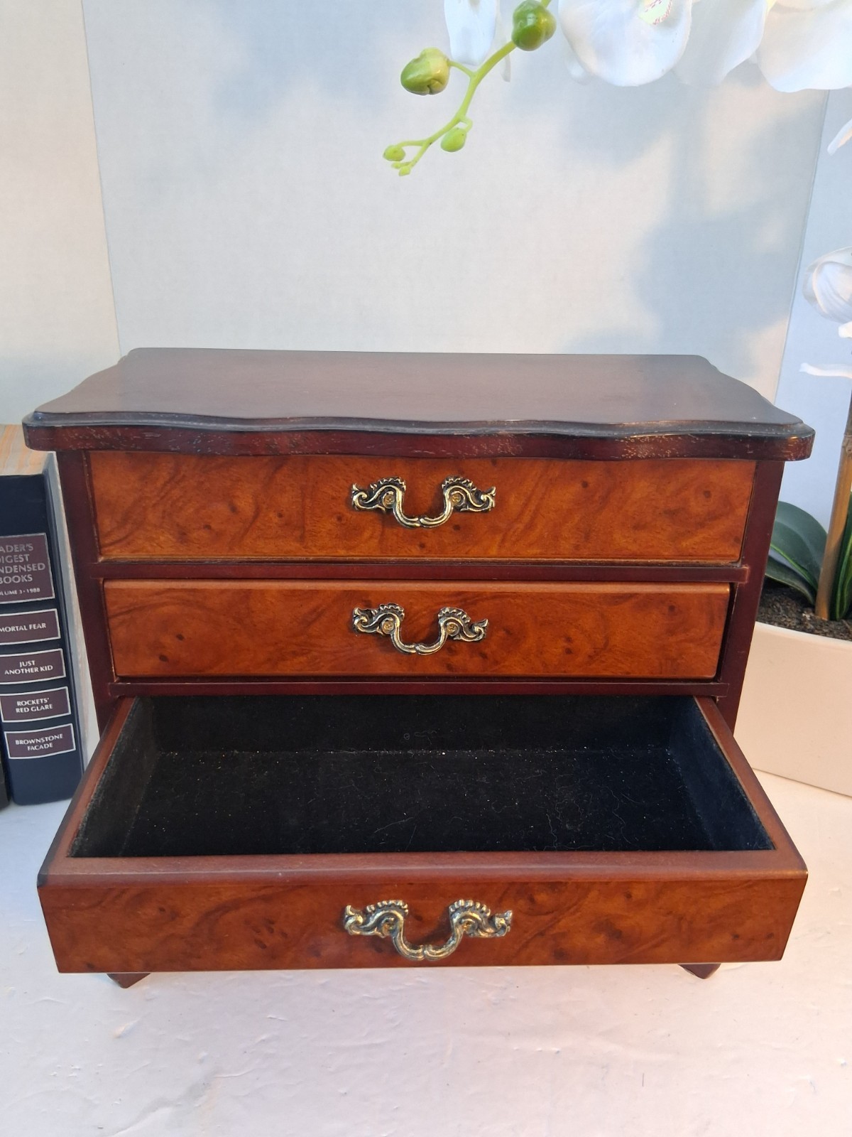 VTG ’90s “Powell” Wood Jewelry Bombe Chest; 4 Drawer Bombe Cabinet Burled Wood