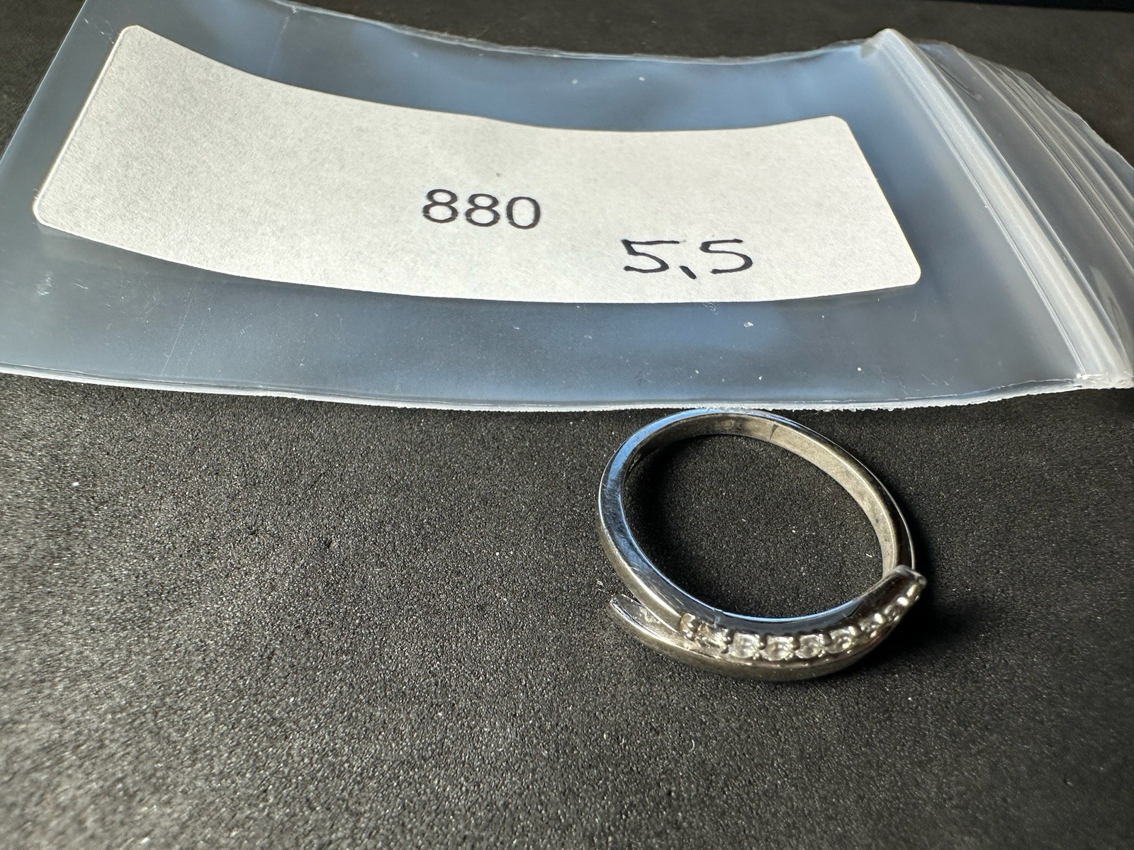 1.73g Vintage Bypass Ring with Clear Stones M Size 5.5