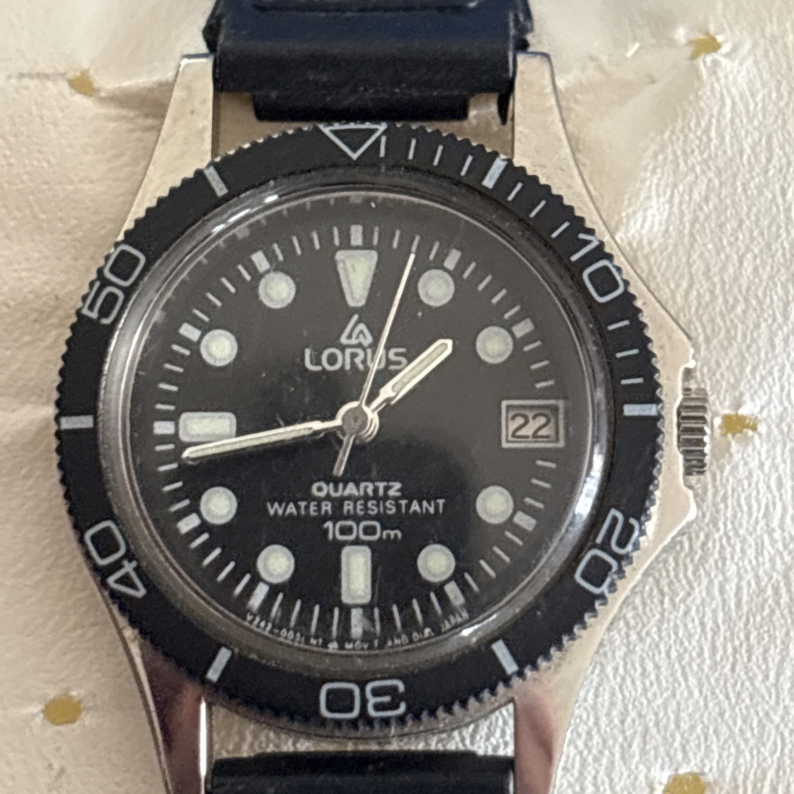 Lorus Women V242-0020 Sport Black Rotating Bezel Rubber Quartz Watch Diver Style