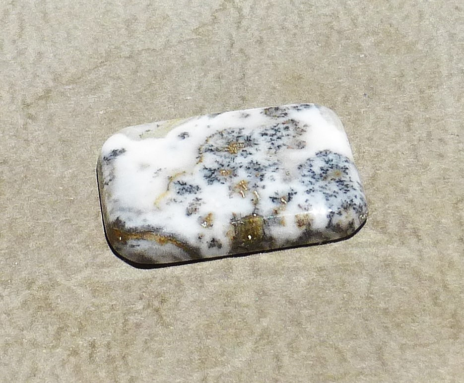 NATURAL manganese dendrites in calcite cabochon from California (30.70 cts.)