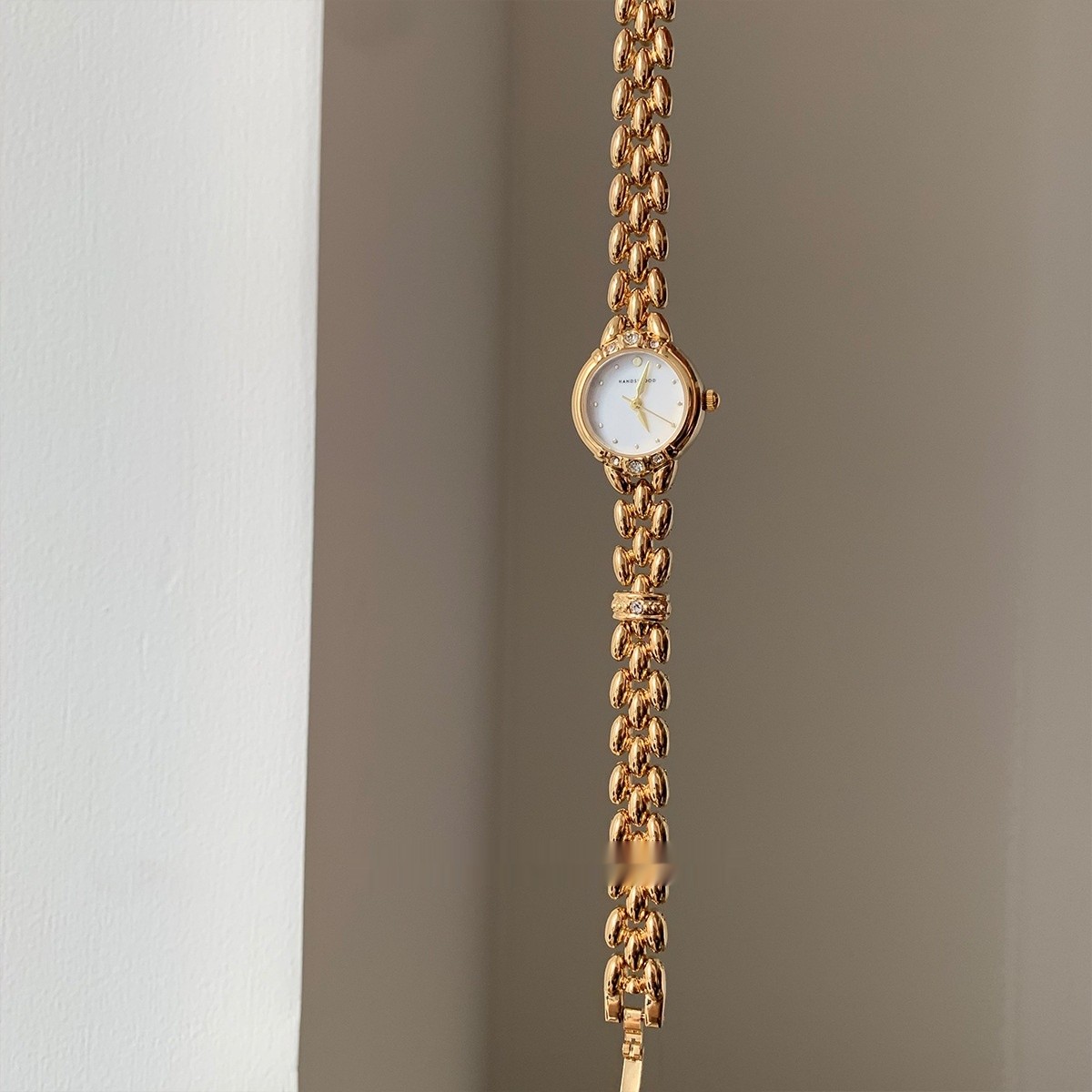 Elegant Personality Trend Mild Luxury Retro Rhinestone Quartz Watch | ShopDecima