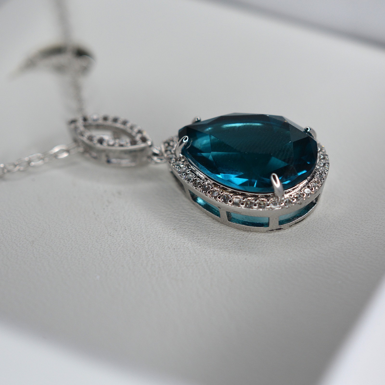Ocean Blue Topaz Necklace – Rhodium – 18 inch – Bomb Party – RBP2367