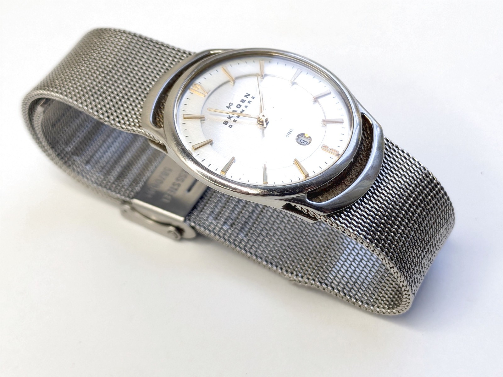 EUC Skagen Denmark 597SGC Milanese Mesh Bracelet Unisex Ultra Slim UNisex Watch