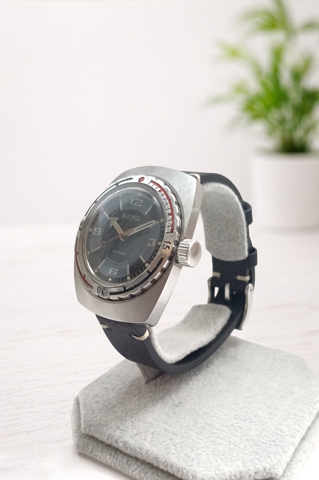 Soviet Vintage Vostok Amphibia Watch – 200m Diver – Mechanical Watch USSR