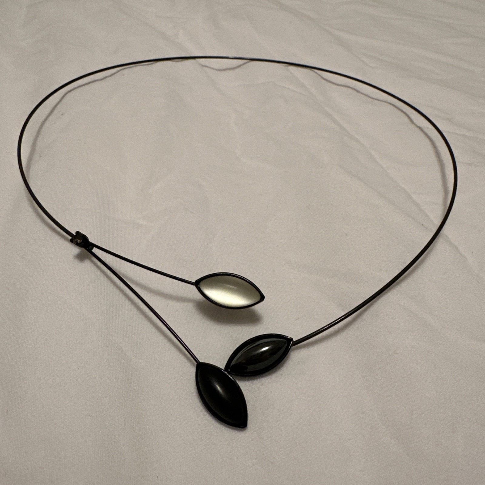 Kristina Collection Jewelry Black Gray White Leaves Memory Wire Necklace NWOT