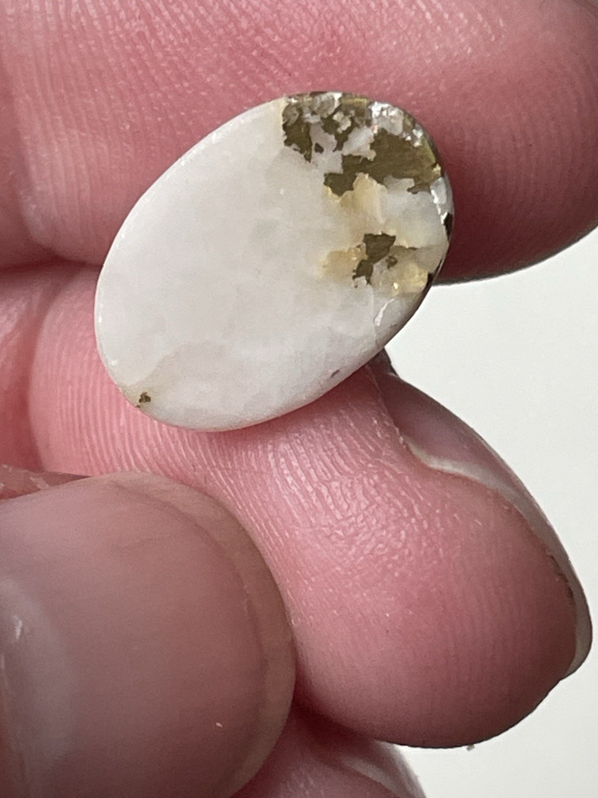 California Gold Vein Quartz Oval Cabochon Natural Gemstone 6.6ct 14.2×9.7×4.6mm