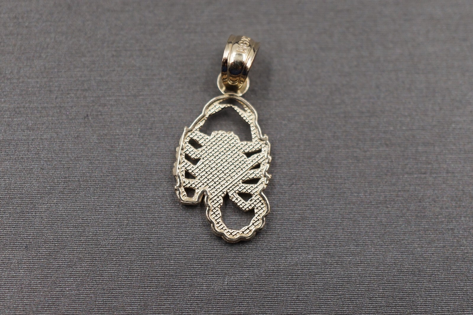 10K Solid Yellow Gold 0.75″ Tiny Diamond Cut Scorpion Charm Pendant.