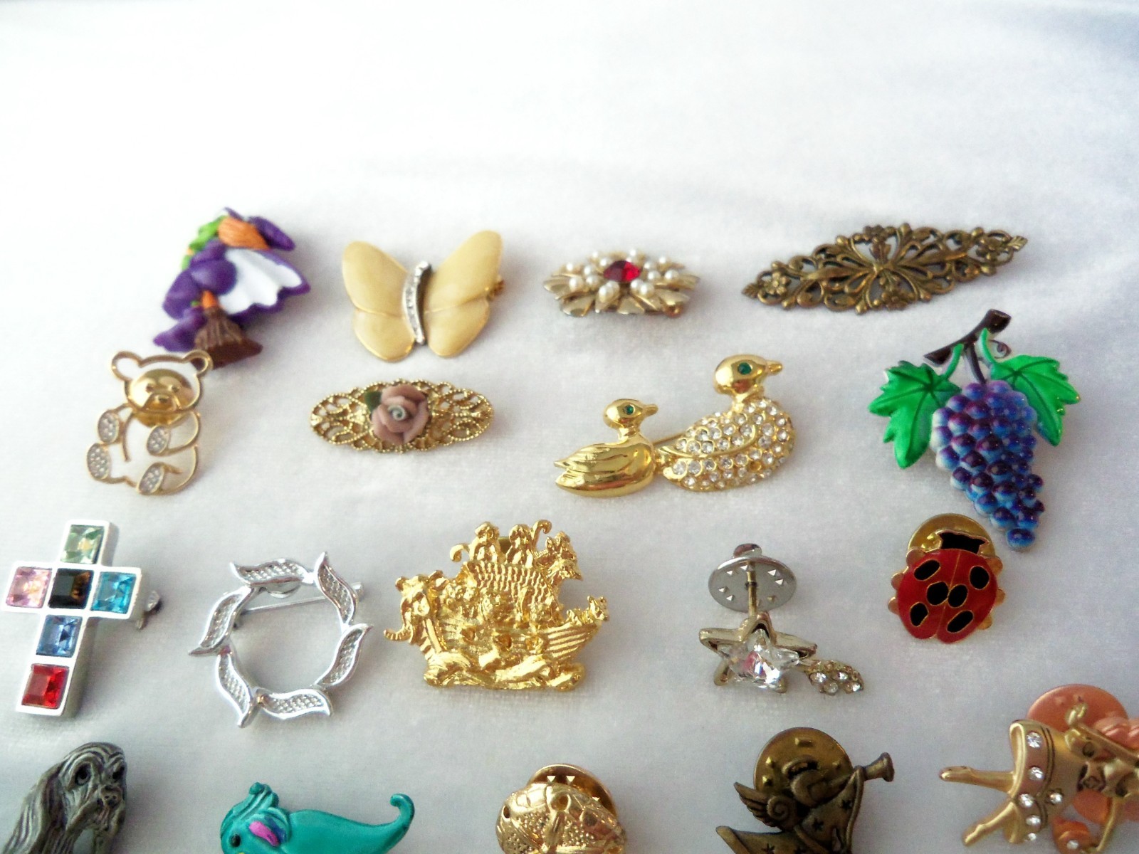 28 PC Vintage Mixed Lot Vintage Small Pins & Lapel Pins #1B