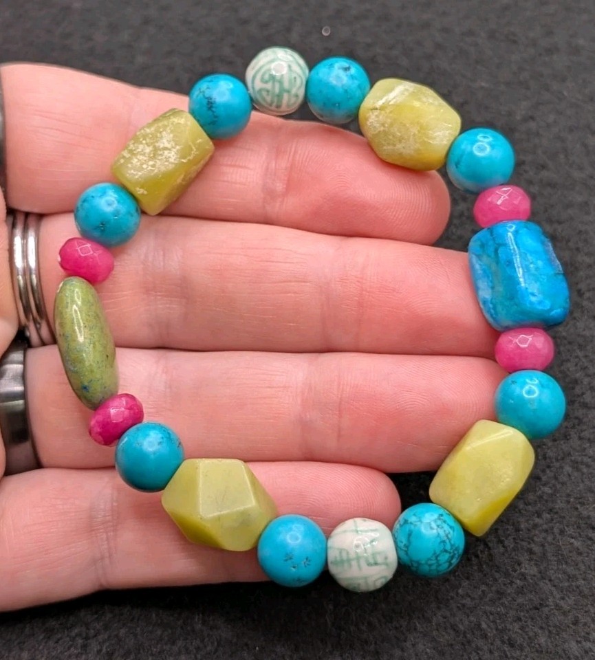Women’s Whimsical Mixed Gemstone Beaded Stretch Bracelet (17cm) S/M Wrist 💙🩷💚