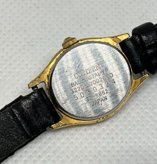 Vintage Citzen womens watch, normal wear/age, runs and looks good, great value