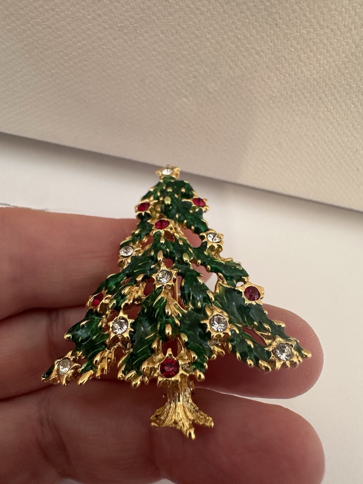 Christmas Tree Pin Vintage Pin Gold-toned Metal Jewelry Holiday Not Stamped