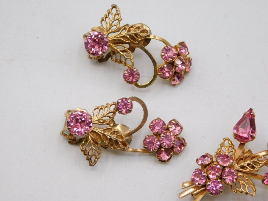 A336-VINTAGE CLIP EARRINGS/PIN~GOLD TONE/PINK STONES~FLORAL~NICE!