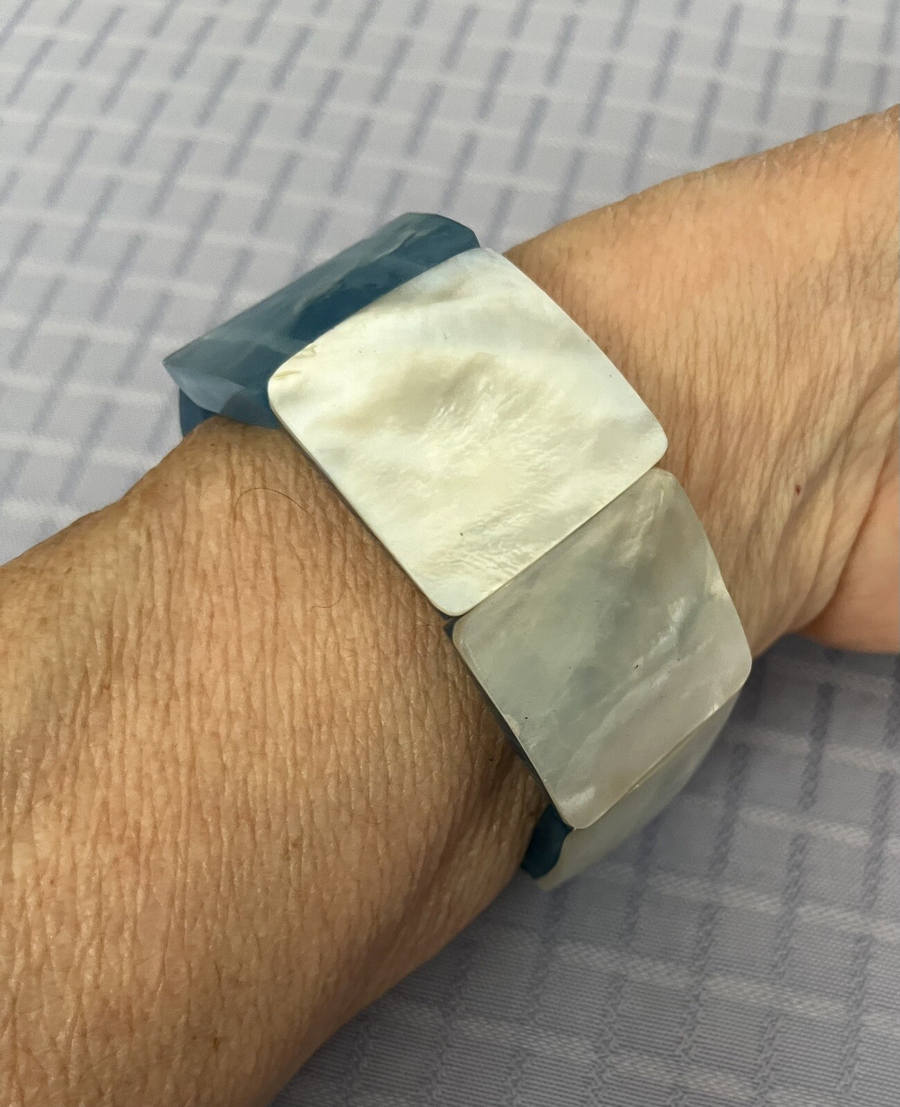 VTG Unique Lucite & Acrylic Stretch Bracelet, Light Blue & White Block Jewelry