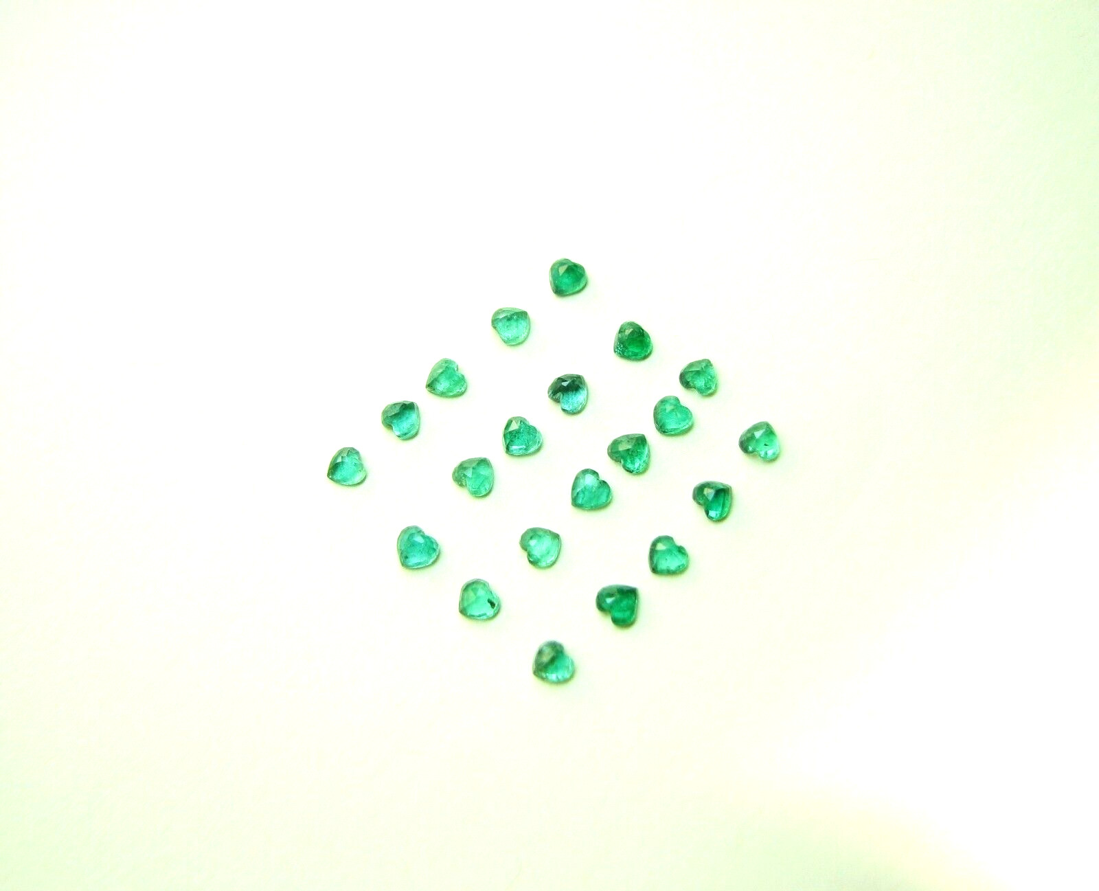 Natural Loose Gem Heart Emerald 3.2-3.7×3.5×3.7MM 3.6 Cts Tol, 21 Pcs Lot
