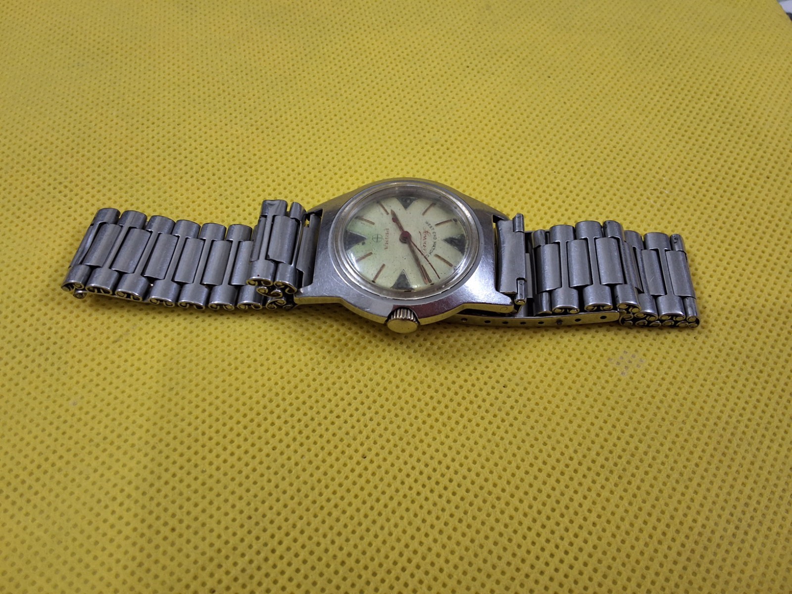 Vintage West End Sowar Prima Manual Wind Wrist Watch 32mm Swiss Made.