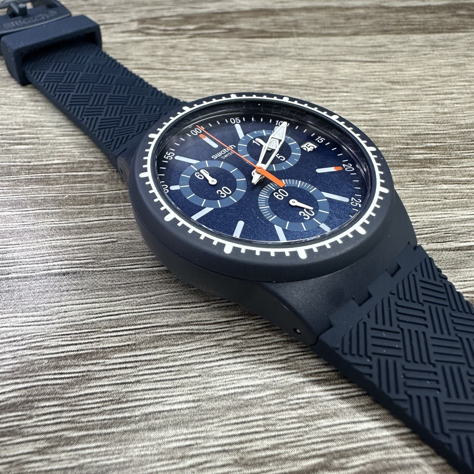 NEW✅ Swatch GARA IN BLU Navy Blue Men’s Chronograph 42mm Silicone Watch MSUSN410