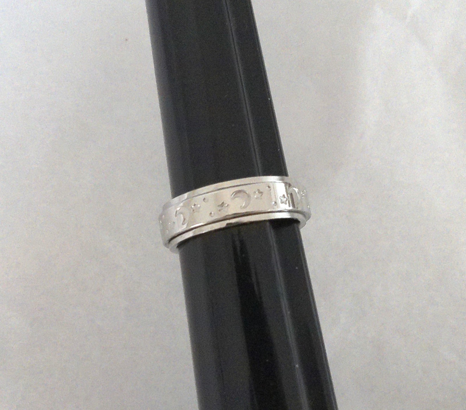 New Stainless-Steel Moons & Stars Spinner Ring Size 7 Perfect for All Occasions