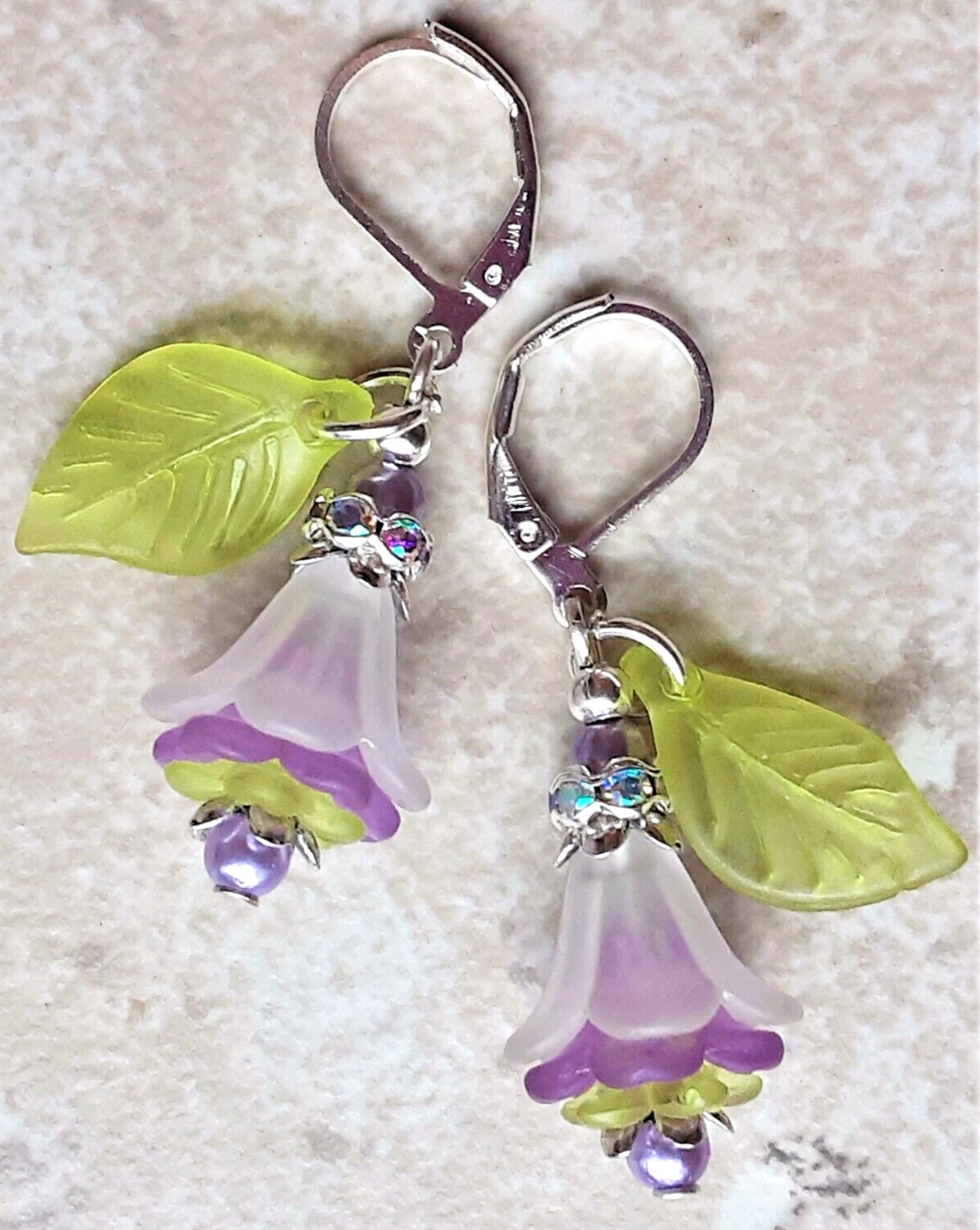 WHITE LAVENDER acrylic FLOWER AB CRYSTAL GLASS PEARL earring SP LEVER BACK XX