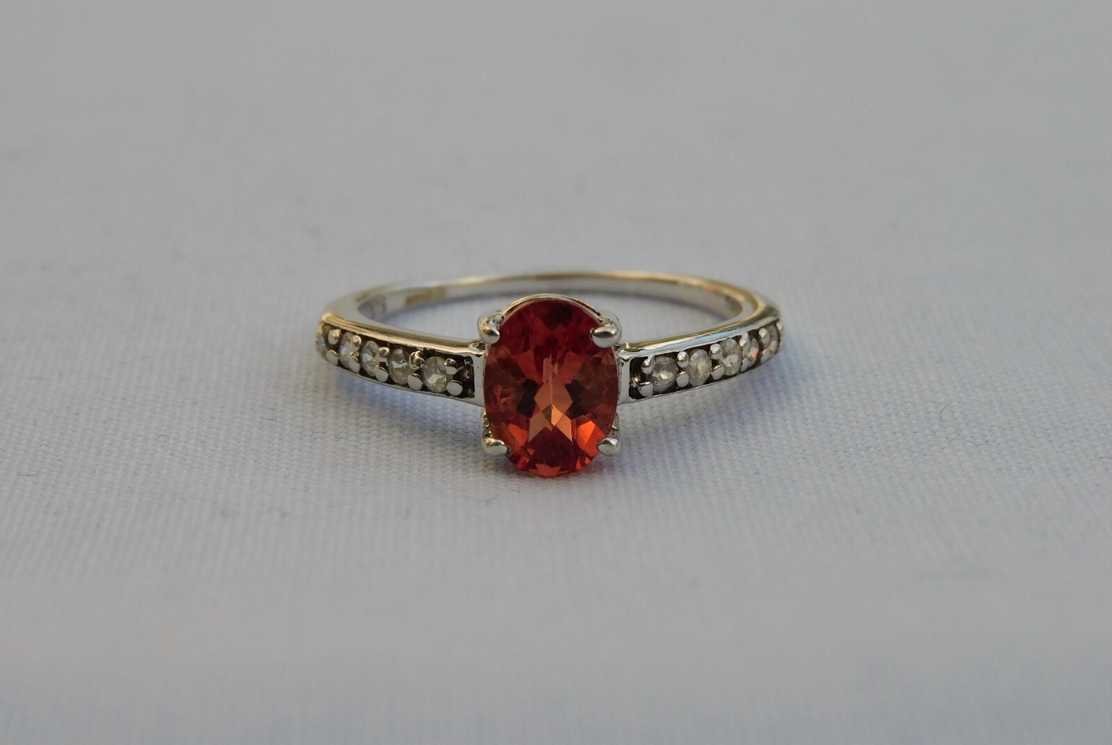 GEMPORIA TGGC CR 9CT WHITE GOLD 1ct RED ANDESINE WHITE TOPAZ RING 2g SIZE N 1/2