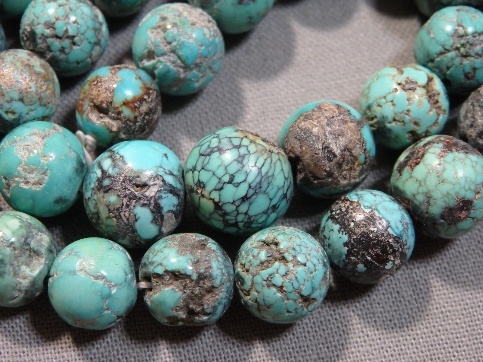 Vintage CLOUD MOUNTAIN TURQUOISE 9mm Round Beads 13″ Strand 195cts UNTREATED