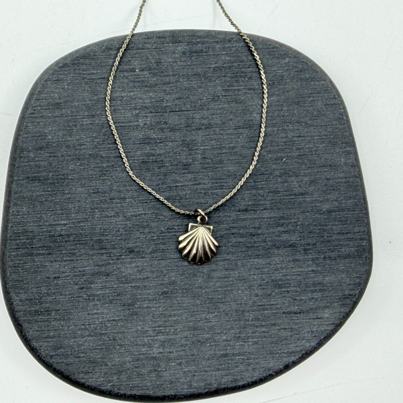 Y2K Dainty Seashell Pendant Necklace Silver Tone Coastal Beach Jewelry Gift