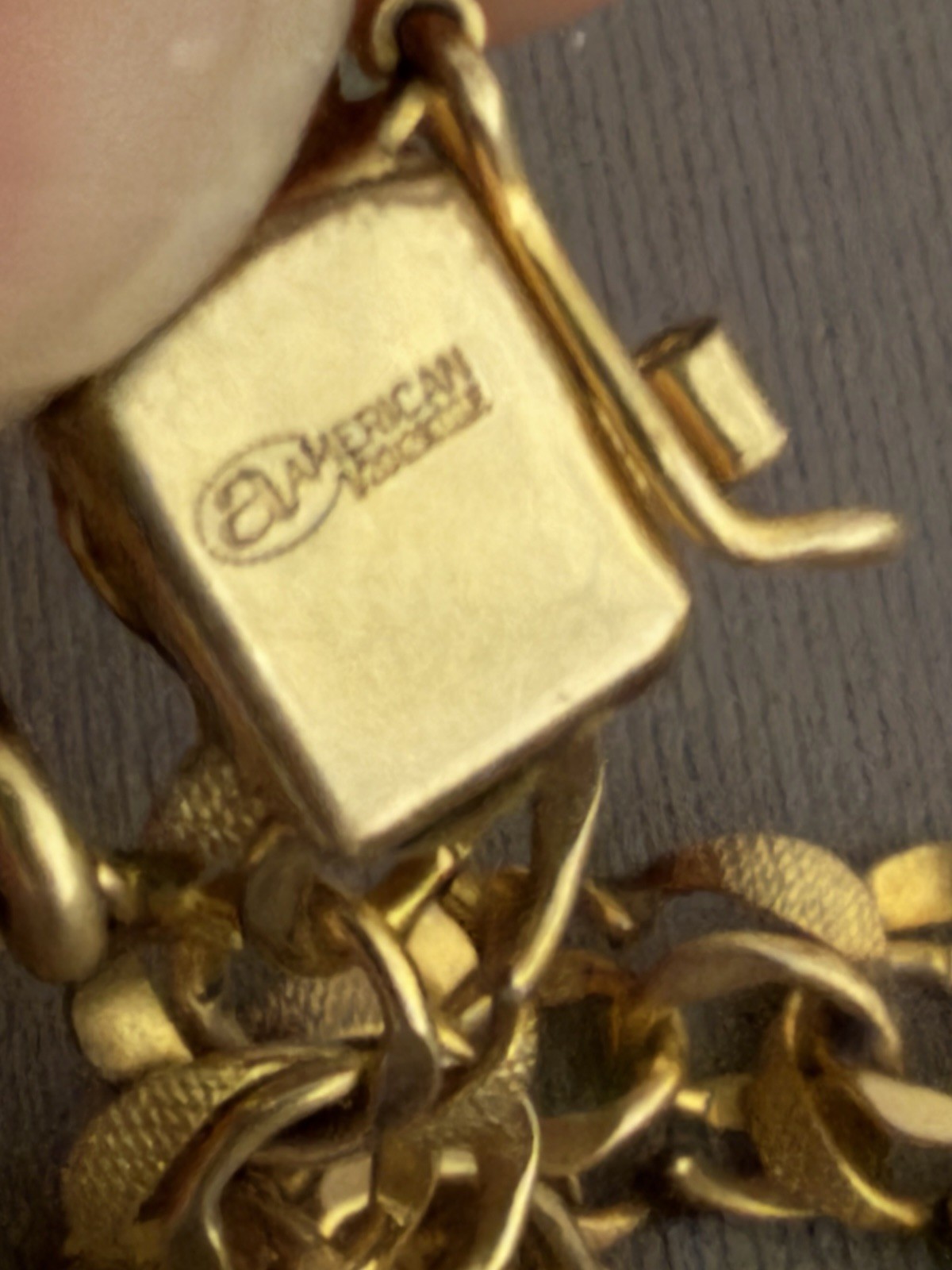 1/20TH 12KT GOLD FILLED CHARM BRACELET SIGNED a AMERICAN 7 1/2″ DOUBLE LINK