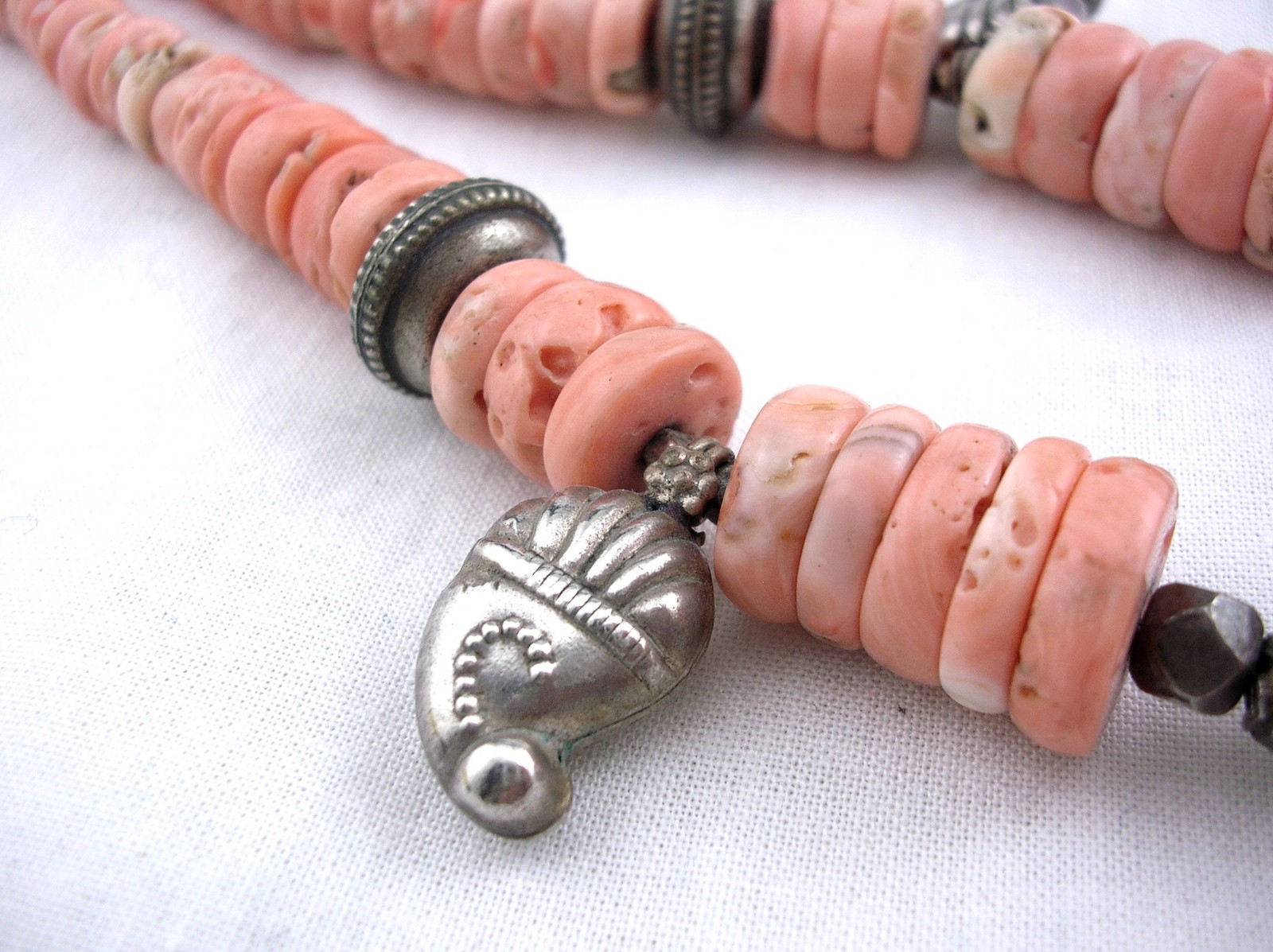 VINTAGE AFGHANISTAN SILVER AND CORAL NECKLACE 42 cm 118 gr