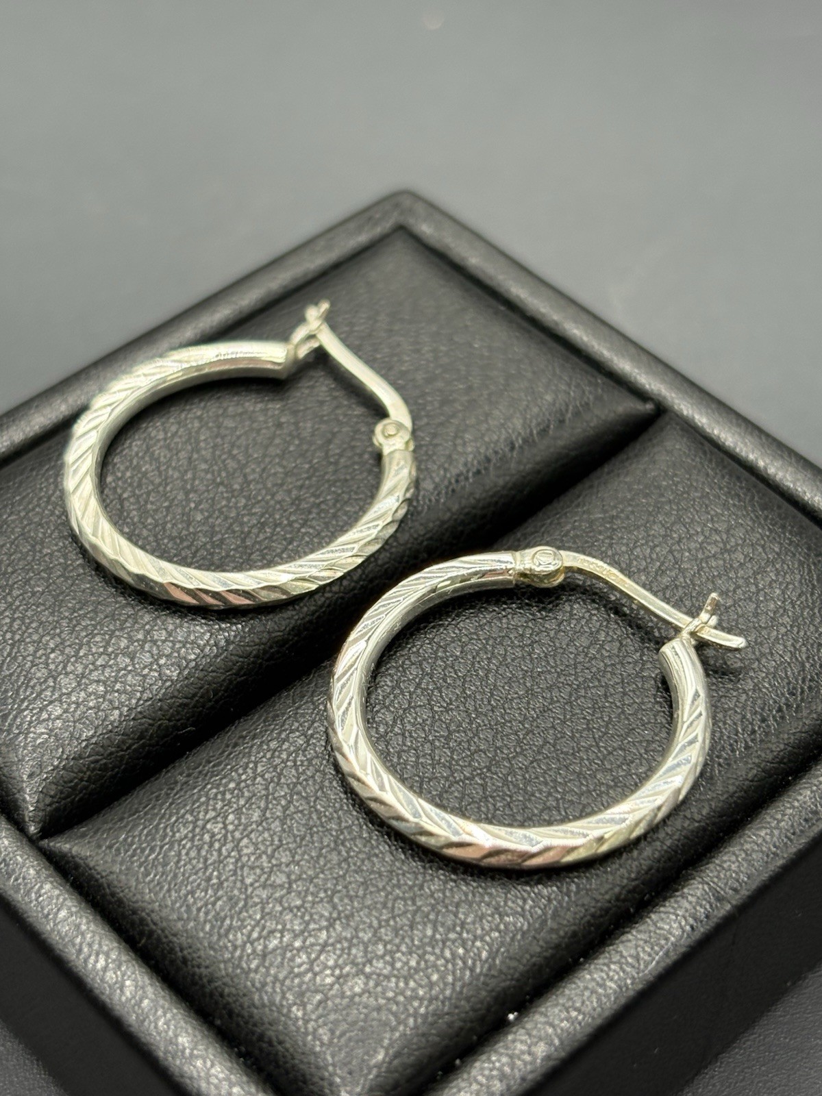 EUC 25MM Textured Sterling Silver Hoop Earrings 3.2 Grams B20